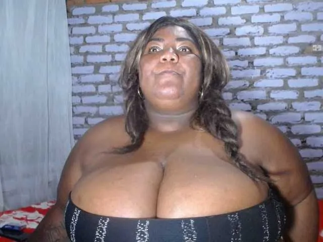 bustyboobsxxll Image 4