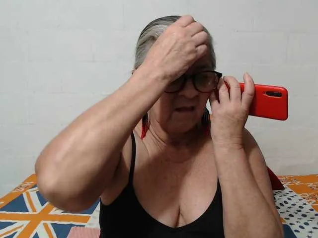candy-mature Image 18