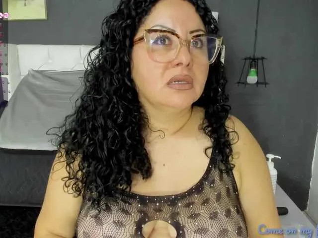 hazel-milf Image 6