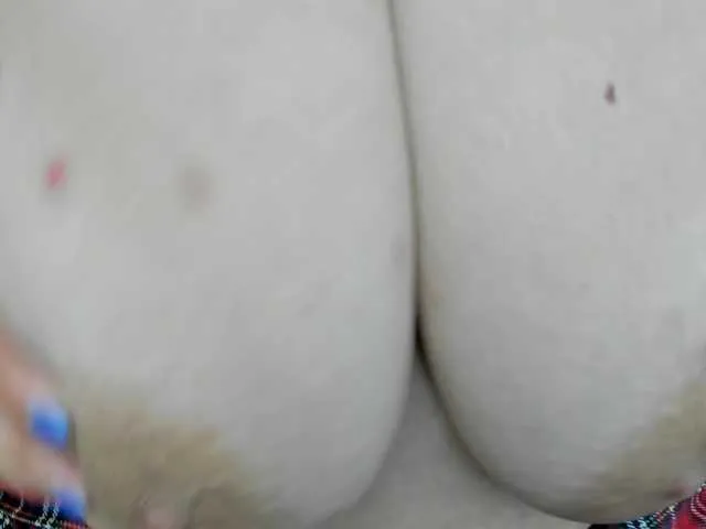 HugeTittiess Image 13