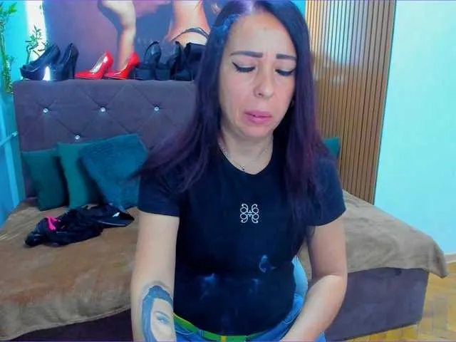 LauraSinFull Image 17