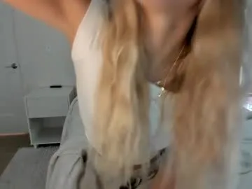 ariah_is_blonde Image 15
