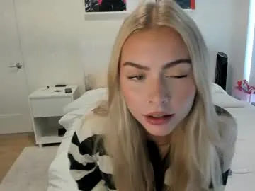 ariah_is_blonde Image 17