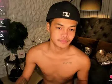 asianhugescott Image 11