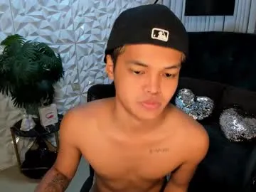 asianhugescott Image 12