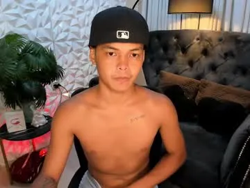 asianhugescott Image 3