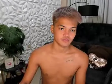 asianhugescott Image 7