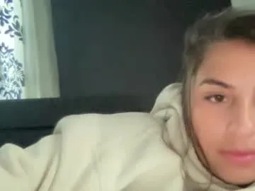 avamonroexo Image 10