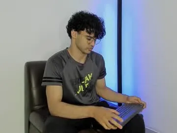 chrisandrew_ Image 4