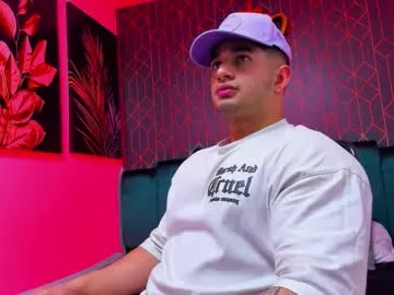 king_falconer Image 11