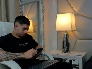 king_falconer Image 3