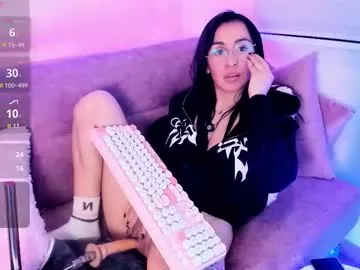 leila_petitee Image 6