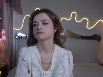 litt1e_emilyy Image 1