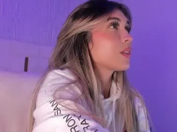 missjuliaa_ Image 5