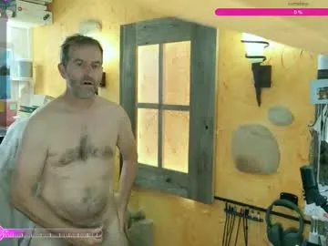 nakedluke Image 2