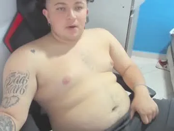 onewhiteboichub Image 2