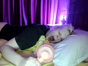 samanthamiasnik1 Image 10