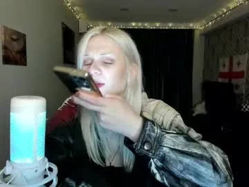 samanthamiasnik1 Image 16