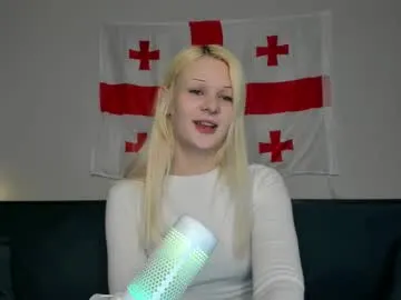 samanthamiasnik1 Image 3