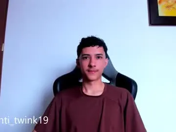 santi_twink19 Image 12