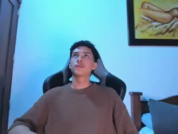 santi_twink19 Image 15