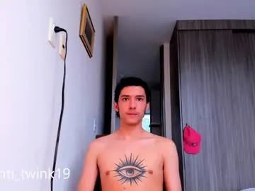 santi_twink19 Image 3