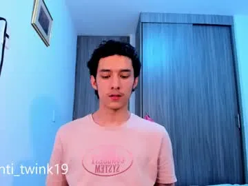 santi_twink19 Image 4