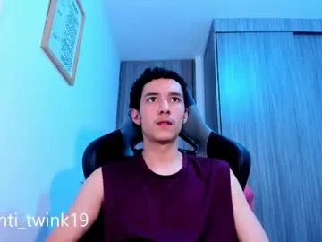 santi_twink19 Image 5