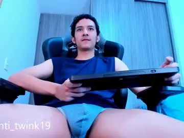 santi_twink19 Image 6