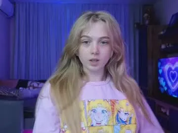 small_blondee Image 11