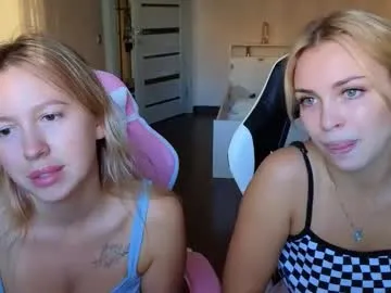 stefany_and_bettany Image 16