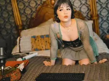 thecamwoman Image 3