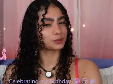 vicky_curly Image 17