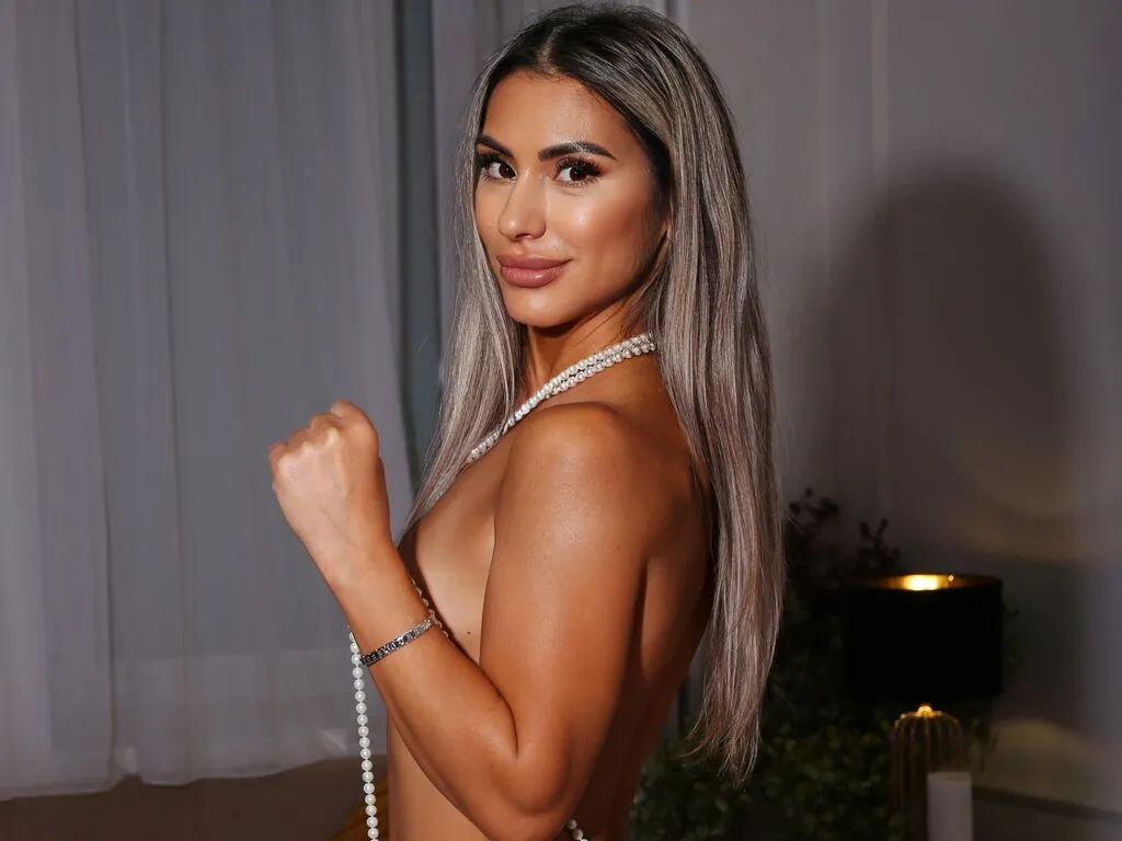 JullyBlair's Thumb Image