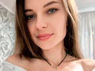 Brunettee Image 3